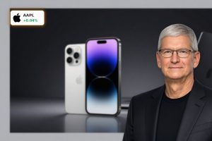Apple AI Strategy with Gemini-powered Siri on iPhone 17e and MacBook Neo in premium product setup