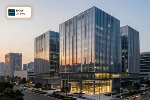 ServiceNow AI Strategy vor moderner Konzernzentrale im Abendlicht, Fokus auf KI-getriebene Unternehmensworkflows