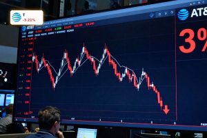 AT&T Earnings reaction with stock sliding 3.2% despite recent upward momentum